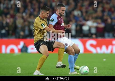 Birmingham, Regno Unito. 5 ottobre 2023. John McGinn n. 7 dell'Aston Villa passa il pallone durante la partita di UEFA Europa Conference League Aston Villa vs HŠK Zrinjski Mostar a Villa Park, Birmingham, Regno Unito, il 5 ottobre 2023 (foto di Gareth Evans/News Images) a Birmingham, Regno Unito il 10/5/2023. (Foto di Gareth Evans/News Images/Sipa USA) credito: SIPA USA/Alamy Live News Foto Stock