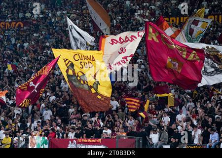 Roma, Italia. 5 ottobre 2023. Tifosi dell'AS Roma durante la partita di UEFA Europa League Group G tra AS Roma e Servette FC allo Stadio Olimpico il 5 ottobre 2023 a Roma, Italia. Crediti: Giuseppe Maffia/Alamy Live News Foto Stock