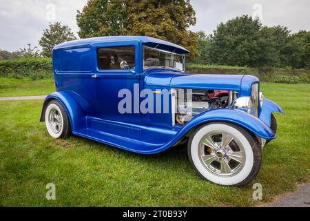 Evento Car Club North West casual Classic tenutosi presso il Burtonwood Heritage Centre di Warrington, dove era in mostra questo modello Ford A costruito su misura Foto Stock