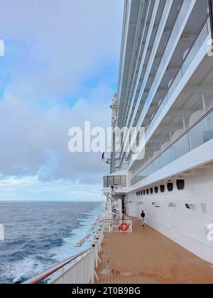 Vista dal lato di una nave da crociera Foto Stock