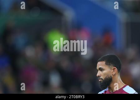 Douglas Luiz n. 6 dell'Aston Villa durante la partita di UEFA Europa Conference League Aston Villa vs HŠK Zrinjski Mostar a Villa Park, Birmingham, Regno Unito, 5 ottobre 2023 (foto di Gareth Evans/News Images) Foto Stock