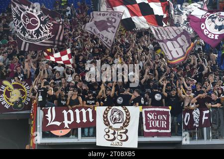 Roma, Lazio. 5 ottobre 2023. Tifosi dei Servette durante la partita di UEFA Europa League AS Roma contro Servette allo stadio Olimpico di Roma, Italia, 5 ottobre 2023. Photographer01 Credit: Independent Photo Agency/Alamy Live News Foto Stock