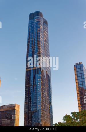 15 Hudson Yards è una torre residenziale condominiale all'angolo sud-ovest dello sviluppo Hudson Yards. Foto Stock