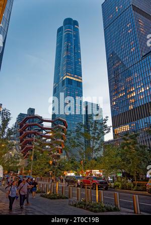 15 Hudson Yards è una torre residenziale condominiale all'angolo sud-ovest dello sviluppo Hudson Yards. Foto Stock