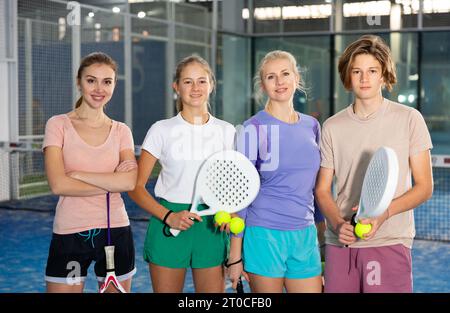 Ritratto di quattro giocatori di tennis Foto Stock