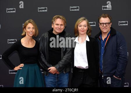 Sina Bianca Hentschel, Ronald Kukulies, Katja Heinrich und Niki Stein bei der Premiere des ZDF-Fernsehfilms Briefe aus dem Jenseits auf dem 31. Filmfest Hamburg 2023 im Cinemaxx Dammtor. Amburgo, 05.09.2023 *** Sina Bianca Hentschel, Ronald Kukulies, Katja Heinrich e Niki Stein alla prima del film TV Letters from Beyond della ZDF al Filmfest 31 Amburgo 2023 al Cinemaxx Dammtor Hamburg, 05 09 2023 foto:XC.xNiehausx/xFuturexImagex briefe 3001 Credit: Imago/Alamy Live News Foto Stock