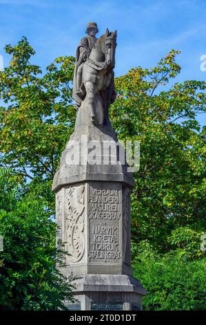 Memoriale di guerra con figura equestre, Bad Groenenenbach, Baviera, Germania Foto Stock