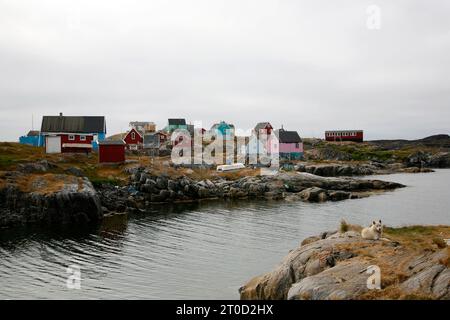 Vista sul piccolo villaggio di Itilleq, Groenlandia. Foto Stock