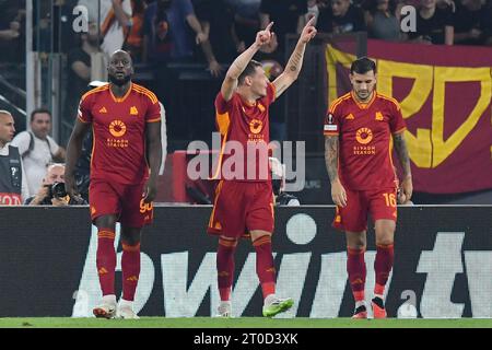 Roma, Lazio. 5 ottobre 2023. Andrea Belotti di AS Roma festeggia il suo gol durante la partita di UEFA Europa League AS Roma V Servette allo stadio Olimpico di Roma, in Italia, il 5 ottobre 2023. AllShotLive/Sipa USA credito: SIPA USA/Alamy Live News Foto Stock