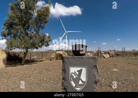 Un sito commemorativo per i soldati caduti del battaglione d'artiglieria 405 situato in una delle battaglie più critiche della guerra dello Yom Kippur nelle alture del Golan, in Israele. Foto Stock