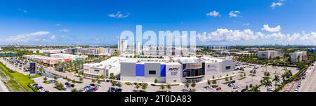 Dania Beach, Florida, USA - 4 ottobre 2023: Panorama aereo Dania Pointe Florida Foto Stock