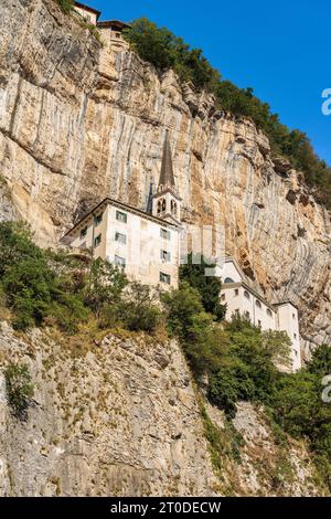 Santuario della Madonna della Corona. Alpi italiane, Ferrara di Monte Baldo, Spiazzi, Verona, Veneto, Italia, Europa. Foto Stock