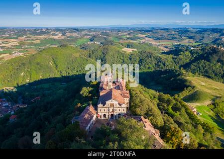 Veduta aerea del Sacro Monte di Crea, quartiere di Alessandria, Piemonte, Italia, Europa. Foto Stock