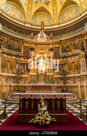 Coro e altare maggiore, Basilica di Santo Stefano, Budapest, Ungheria Foto Stock