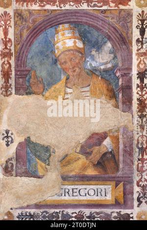 Gavelli, frazione di Sant'Anatolia di Narco (Italia, Umbria, Valnerina - Provincia di Perugia), chiesa di San Michele Arcangelo. Area absidale ciclo di affreschi di Giovanni di Pietro, detto lo Spagna, arco del presbiterio con figure di santi Foto Stock