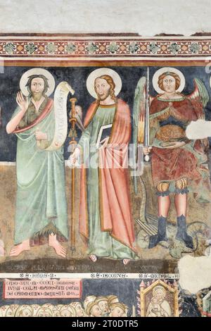 Vallo di Nera (Italia, Umbria, Valnerina - provincia di Perugia), chiesa di Santa Maria. Ciclo di affreschi del XIV-XV secolo. Cola di Pietro da Camerino, San Paolo, San Giovanni Battista, San Giacono, San Michele Arcangelo Foto Stock