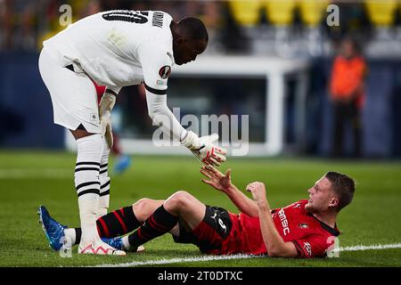 Adrien Truffert e Steve Mandanda dello Stade Rennais FC in azione durante il primo turno di UEFA Europa League giorno 2 gruppo F partita di calcio tra Villarre Foto Stock