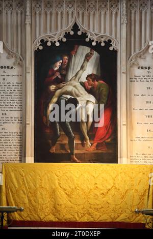 St Luke's Church Reredos dipinto dietro l'altare raffigura la deposizione di Cristo dalla croce di James Northcote (1746-1831) Sydney Street Chelse Foto Stock