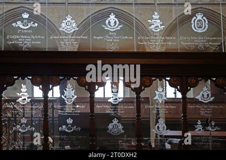 Cappella PFFA nella St Luke's Church Memorial Chapel della Punjab Frontier Force che aveva sede in India dal 1847 al 1947 per commemorare tutto il reggimento Foto Stock