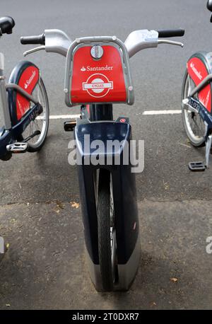 Santander Cycles Public Bicycle Hire Scheme docking Chelsea Londra Inghilterra Foto Stock