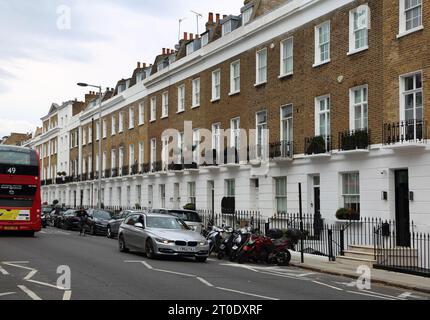 Alloggi terrazzati in Sydney Street Chelsea Londra Inghilterra Foto Stock