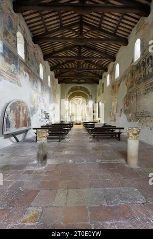 Ferentillo (Umbria - TR), abbazia di San Pietro in Valle. Interno della chiesa Foto Stock