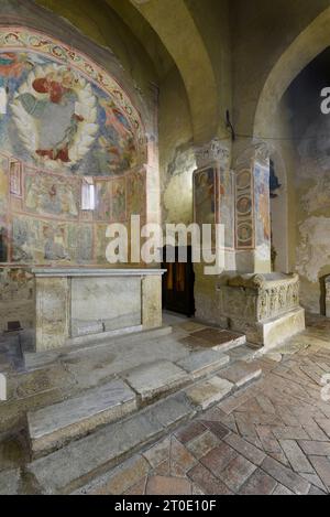 Ferentillo (Umbria - TR), abbazia di San Pietro in Valle. Interno della chiesa, area del presbiterio Foto Stock