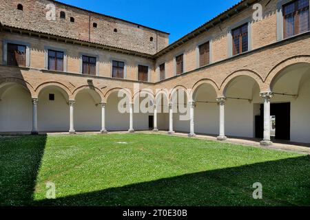 Urbania (Marche - PU), Palazzo Ducale, cortile principale dell'edificio Foto Stock