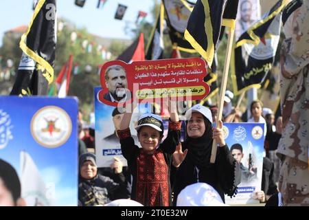 I sostenitori del movimento Jihad Islamico palestinese prendono parte a una manifestazione nel 36° anniversario della fondazione del movimento, i sostenitori del movimento Jihad Islamico palestinese prendono parte a una manifestazione nel 36° anniversario della fondazione del movimento, nella città di Gaza il 6 ottobre 2022. Foto di Ali Hamad apaimages Gaza città Striscia di Gaza territorio palestinese 061023 Gaza AH 0016 Copyright: XapaimagesxAlixHamadxxapaimagesx credito: Imago/Alamy Live News Foto Stock