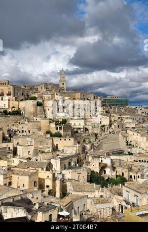 Matera (Italia, Basilicata. Provincia di matera). Panorama sul Sasso Caveoso dalla Piazzetta Pascoli Foto Stock