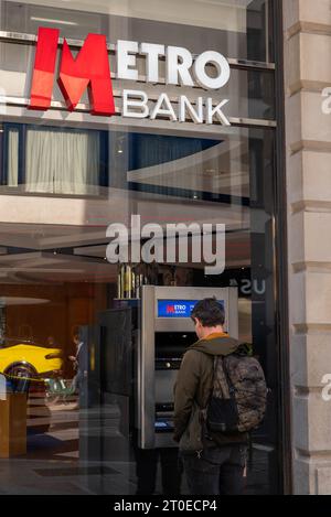 Londra, Regno Unito. 6 ottobre 2023. Vista generale della Metro Bank a Londra. (Foto di Pietro Recchia/SOPA Images/Sipa USA) credito: SIPA USA/Alamy Live News Foto Stock