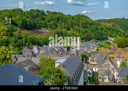 Vista da Monschau dal castello, Eifel, High Fens, Hautes Fagnes, Renania settentrionale-Vestfalia, NRW, Germania Foto Stock