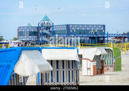 Germania, bassa Sassonia, Norddeich, vista sulla Haus des Gastes. Foto Stock