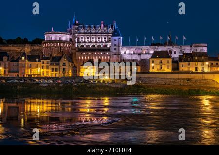 Il castello di Amboise è uno dei castelli più importanti della Loira in termini di storia culturale ed è stato spesso una residenza reale nel XV e XVI secolo. È stato elencato come monumento storico classificato dal 1840. Foto Stock