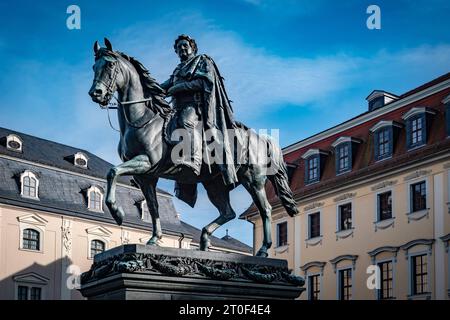 Weimar im Bundesland Thüringen Platz der Demokratie mit der Herzogin Anna Amalia Bibliothek sowie der Hochschule für Musik Franz Liszt - 06.10.2023 Weimar *** Weimar nello stato federale della Turingia Piazza della democrazia con la Duchessa Anna Amalia Library e la Franz Liszt School of Music 06 10 2023 Weimar credito: Imago/Alamy Live News Foto Stock