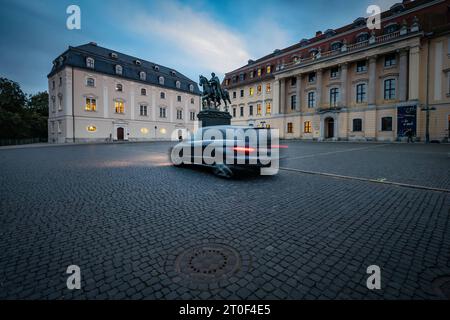 Weimar im Bundesland Thüringen Platz der Demokratie mit der Herzogin Anna Amalia Bibliothek sowie der Hochschule für Musik Franz Liszt - 06.10.2023 Weimar *** Weimar nello stato federale della Turingia Piazza della democrazia con la Duchessa Anna Amalia Library e la Franz Liszt School of Music 06 10 2023 Weimar credito: Imago/Alamy Live News Foto Stock