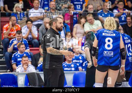 Stoccarda, Deutschland. 6 ottobre 2023. Konstantin Bitter (allenatore Allianz MTV Stuttgart) Allianz MTV Stuttgart - VC Wiesbaden, Sport, pallavolo, Bundesliga, Frauen, VBL, Saison 2023/24, Spiel 1, 06.10.2023, Stoccarda (SCHARRena), DEU foto: Eibner/Sandy Dinkelacker Credit: dpa/Alamy Live News Foto Stock