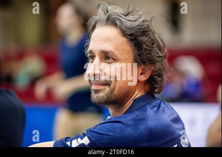 Stoccarda, Deutschland. 6 ottobre 2023. Benedikt Frank (allenatore VC Wiesbaden) Allianz MTV Stuttgart - VC Wiesbaden, Sport, pallavolo, Bundesliga, Frauen, VBL, Saison 2023/24, Spiel 1, 06.10.2023, Stoccarda (SCHARRena), DEU foto: Eibner/Sandy Dinkelacker Credit: dpa/Alamy Live News Foto Stock