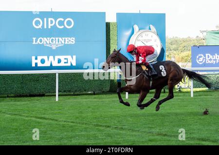 Ascot, Berkshire, Regno Unito. 6 ottobre 2023. Horse Hampden Park, guidato dal fantino Oisin Murphy, vince l'Heros Novice Stakes all'ippodromo di Ascot durante l'Autumn Racing Friday Meeting. Proprietario Sir Alex Ferguson. Allenatore Andrew Balding. Allevatore Sir Alex Ferguson. Credito: Maureen McLean/Alamy Live News Foto Stock