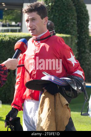 Ascot, Berkshire, Regno Unito. 6 ottobre 2023. Horse Hampden Park, guidato dal fantino Oisin Murphy, vince l'Heros Novice Stakes all'ippodromo di Ascot durante l'Autumn Racing Friday Meeting. Proprietario Sir Alex Ferguson. Allenatore Andrew Balding. Allevatore Sir Alex Ferguson. Credito: Maureen McLean/Alamy Live News Foto Stock