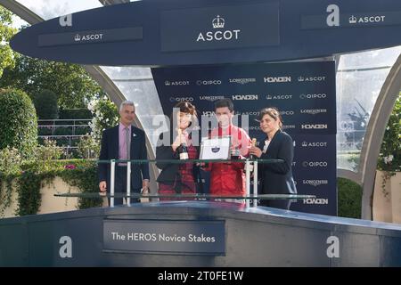 Ascot, Berkshire, Regno Unito. 6 ottobre 2023. Horse Hampden Park, guidato dal fantino Oisin Murphy, vince l'Heros Novice Stakes all'ippodromo di Ascot durante l'Autumn Racing Friday Meeting. Proprietario Sir Alex Ferguson. Allenatore Andrew Balding. Allevatore Sir Alex Ferguson. Credito: Maureen McLean/Alamy Live News Foto Stock