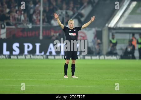 2) Bundesliga - fortuna Düsseldorf - VfL Osnabrück am 22.04.2022 in der Merkur Spiel-Arena in Düsseldorf Niklas Wiemann (Osnabrueck) foto: Osnapix DFL regolamenti vietano qualsiasi uso di fotografie come sequenze di immagini e/o quasi-video Foto Stock