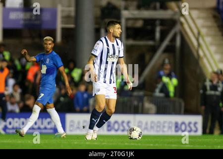 Birmingham, Regno Unito. 6 ottobre 2023. *** Durante l'EFL Sky Bet Championship match tra Birmingham City e West Bromwich Albion a St Andrews, Birmingham, Inghilterra, il 6 ottobre 2023. Foto di Stuart Leggett. Solo per uso editoriale, licenza necessaria per uso commerciale. Nessun utilizzo in scommesse, giochi o pubblicazioni di un singolo club/campionato/giocatore. Credito: UK Sports Pics Ltd/Alamy Live News Foto Stock