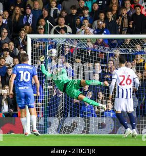 Birmingham, Regno Unito. 6 ottobre 2023. *** Durante l'EFL Sky Bet Championship match tra Birmingham City e West Bromwich Albion a St Andrews, Birmingham, Inghilterra, il 6 ottobre 2023. Foto di Stuart Leggett. Solo per uso editoriale, licenza necessaria per uso commerciale. Nessun utilizzo in scommesse, giochi o pubblicazioni di un singolo club/campionato/giocatore. Credito: UK Sports Pics Ltd/Alamy Live News Foto Stock