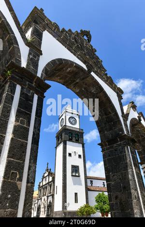 Portas da Cidade, il simbolo della città di Ponta Delgada nell'isola di Sao Miguel nelle Azzorre, Portogallo. Foto Stock