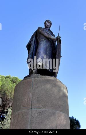 Statua in bronzo di Alfonso i del Portogallo, chiamata anche Afonso Henriques, il primo re del Portogallo, soprannominato il Conquistatore dai portoghesi Foto Stock