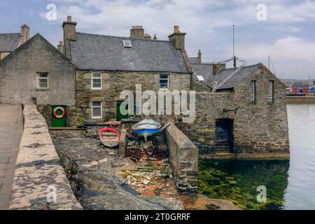 Lerwick Old Town è stata la location di diverse scene cinematografiche con Jimmy Perez per la serie televisiva Shetlands. Foto Stock