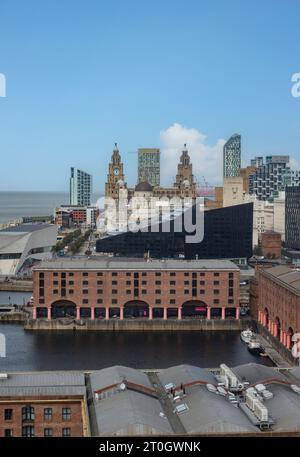 Liverpool, regno unito, 16 maggio 2023 Royal Albert Dock vista aerea a Liverpool, Merseyside, Regno Unito Foto Stock