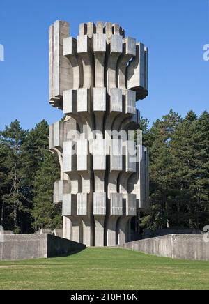 Dera, Bosnia ed Erzegovina - 6 ottobre 2023: Questo memoriale è dedicato ai partigiani che eroicamente resistettero durante la battaglia di Kozara durante la prima guerra mondiale Foto Stock