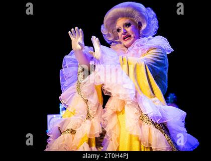 Myra Dubois - Be Well UK Tour, Palace Theatre, Southend-on-Sea, Essex © Clarissa Debenham (Fotografia senza film) / Alamy Foto Stock